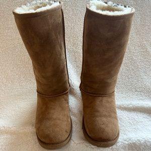 Girls Tall Uggs, Size 5, GUC